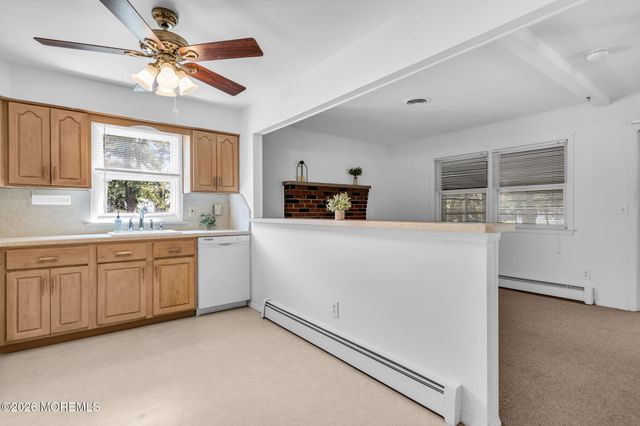 49 Dreyfus Court, Toms River, NJ 08757