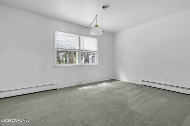49 Dreyfus Court, Toms River, NJ 08757