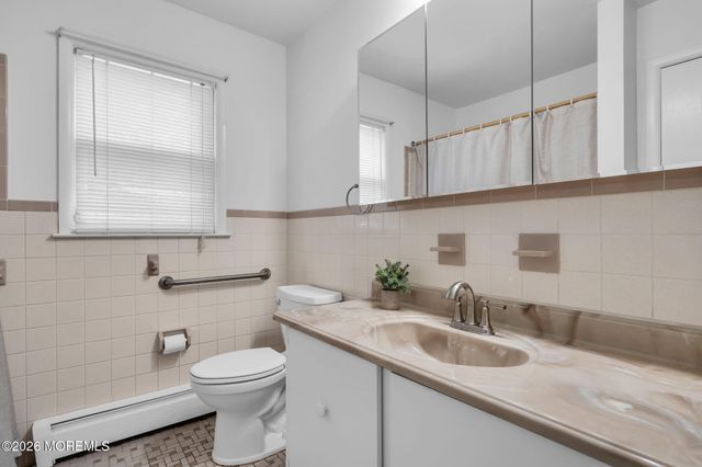49 Dreyfus Court, Toms River, NJ 08757