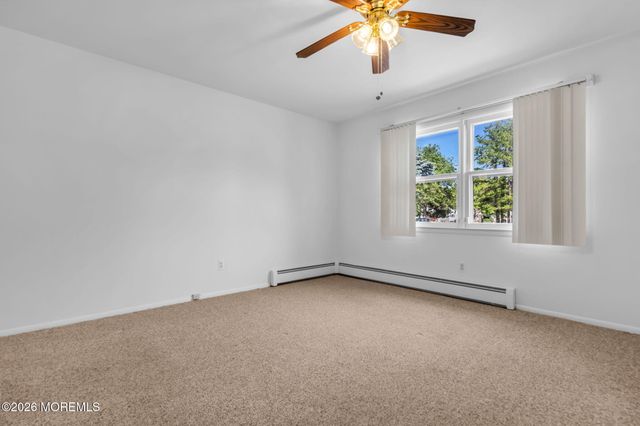 49 Dreyfus Court, Toms River, NJ 08757