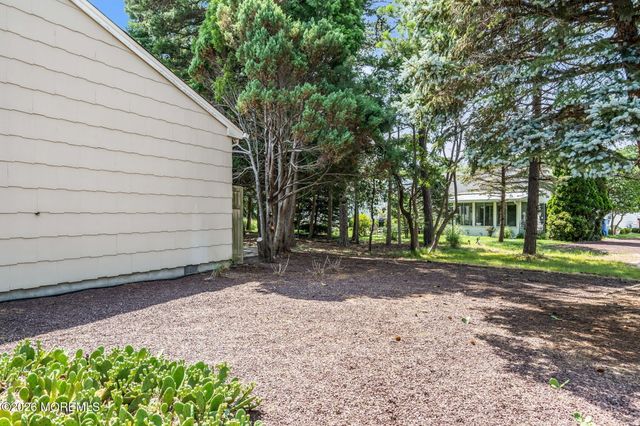 49 Dreyfus Court, Toms River, NJ 08757