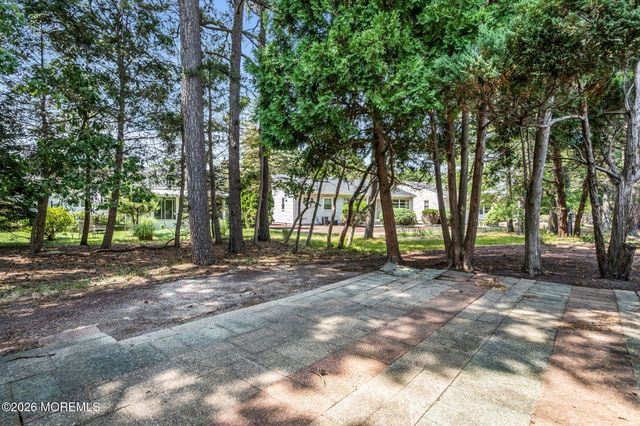 49 Dreyfus Court, Toms River, NJ 08757