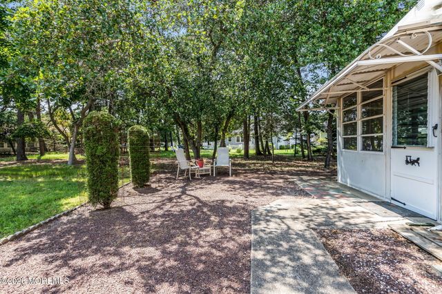 49 Dreyfus Court, Toms River, NJ 08757
