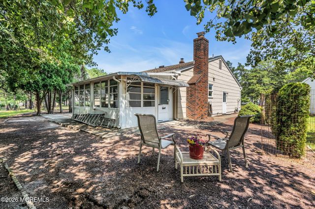 49 Dreyfus Court, Toms River, NJ 08757