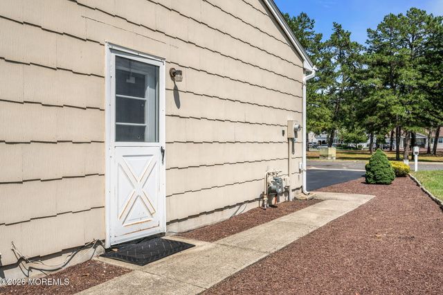 49 Dreyfus Court, Toms River, NJ 08757