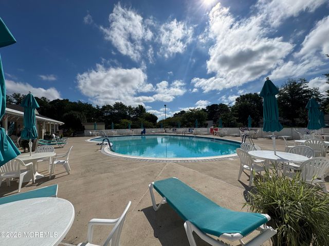49 Dreyfus Court, Toms River, NJ 08757