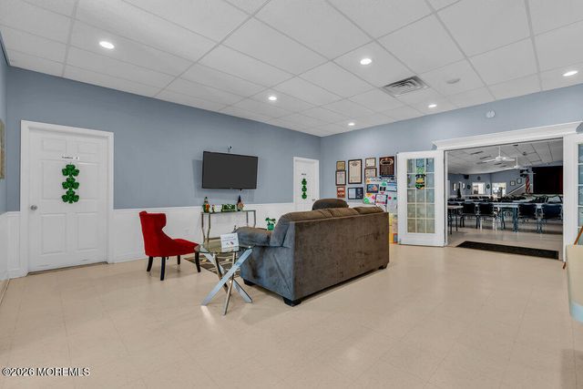 49 Dreyfus Court, Toms River, NJ 08757