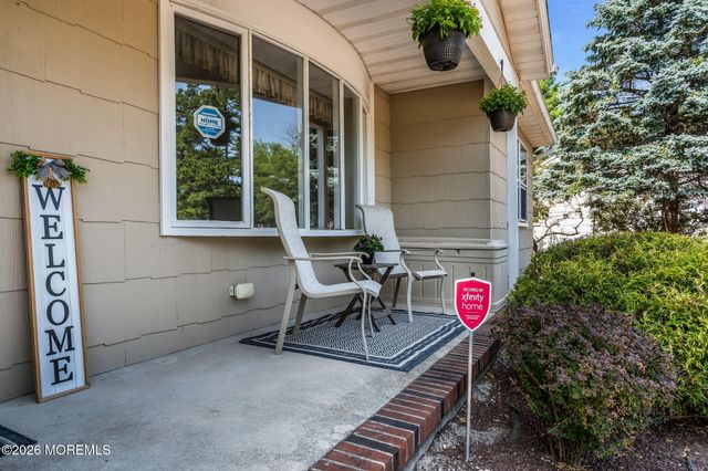 49 Dreyfus Court, Toms River, NJ 08757