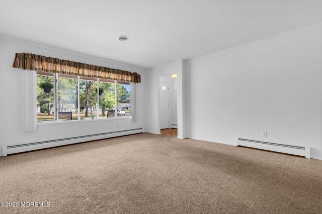 49 Dreyfus Court, Toms River, NJ 08757