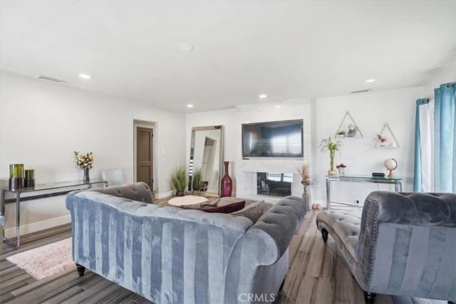 2215 N Spurgeon Street, Santa Ana, CA 92706