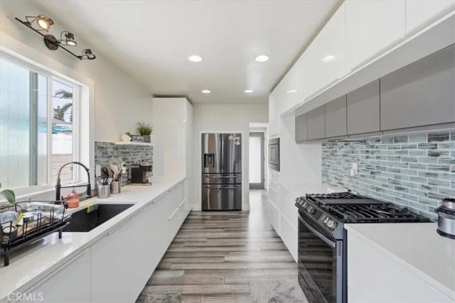 2215 N Spurgeon Street, Santa Ana, CA 92706