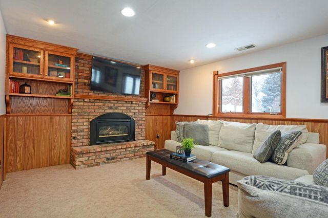 29 E 129th Street, Burnsville, MN 55337