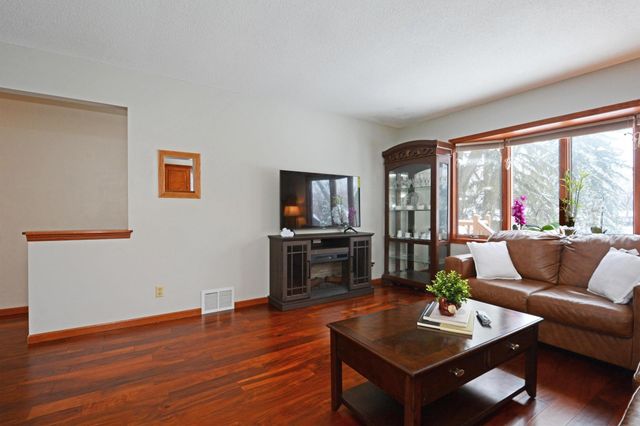 29 E 129th Street, Burnsville, MN 55337