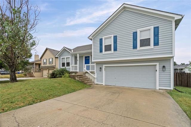 312 Ghost Creek Lane, Gardner, KS 66030