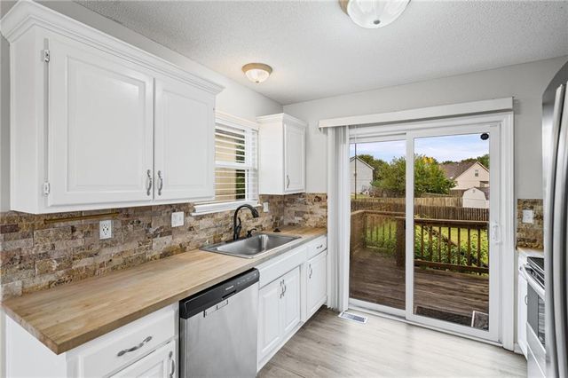 312 Ghost Creek Lane, Gardner, KS 66030
