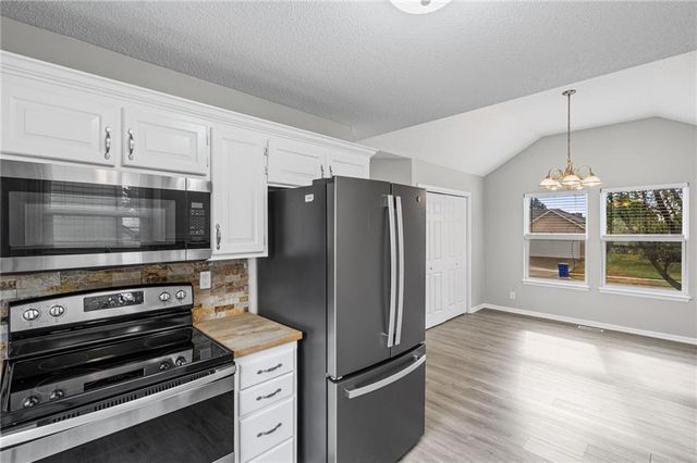 312 Ghost Creek Lane, Gardner, KS 66030