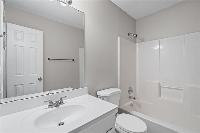 312 Ghost Creek Lane, Gardner, KS 66030
