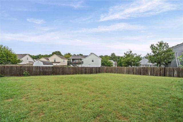 312 Ghost Creek Lane, Gardner, KS 66030