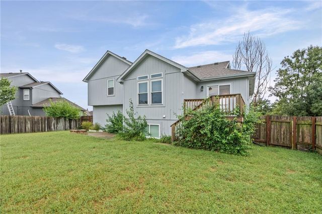 312 Ghost Creek Lane, Gardner, KS 66030