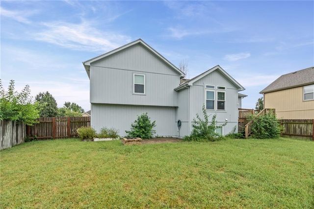 312 Ghost Creek Lane, Gardner, KS 66030