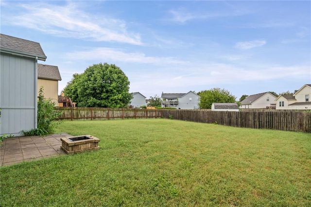 312 Ghost Creek Lane, Gardner, KS 66030