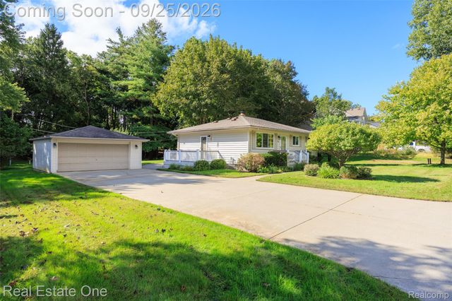 88 Dayton Street, Oxford Village, MI 48371