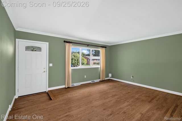 88 Dayton Street, Oxford Village, MI 48371