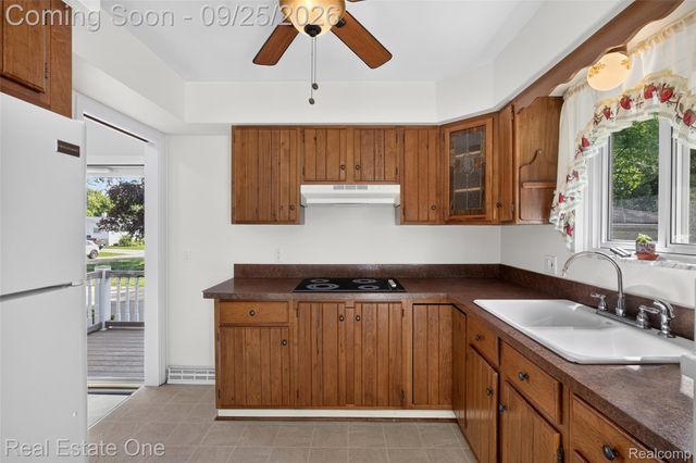 88 Dayton Street, Oxford Village, MI 48371