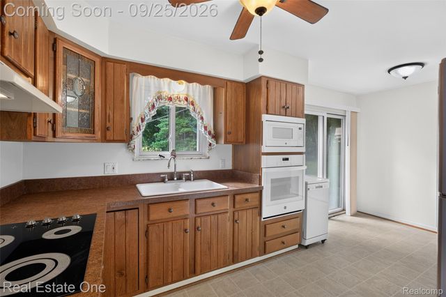 88 Dayton Street, Oxford Village, MI 48371