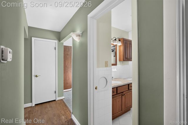 88 Dayton Street, Oxford Village, MI 48371