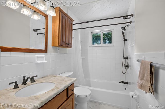 88 Dayton Street, Oxford Village, MI 48371
