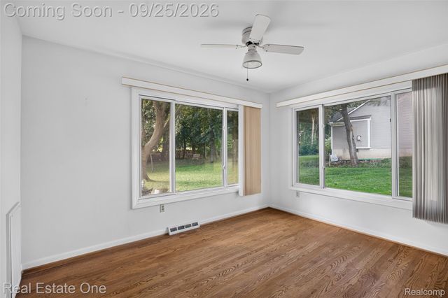 88 Dayton Street, Oxford Village, MI 48371