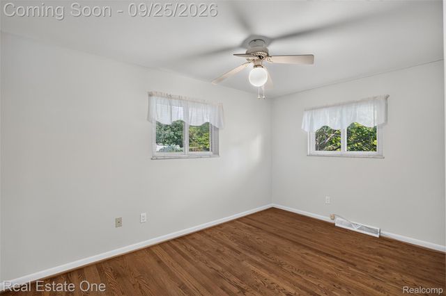 88 Dayton Street, Oxford Village, MI 48371