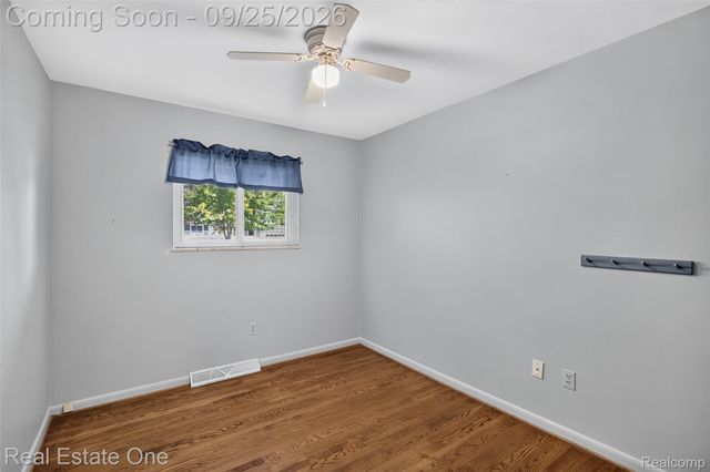 88 Dayton Street, Oxford Village, MI 48371