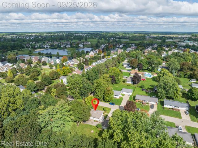 88 Dayton Street, Oxford Village, MI 48371