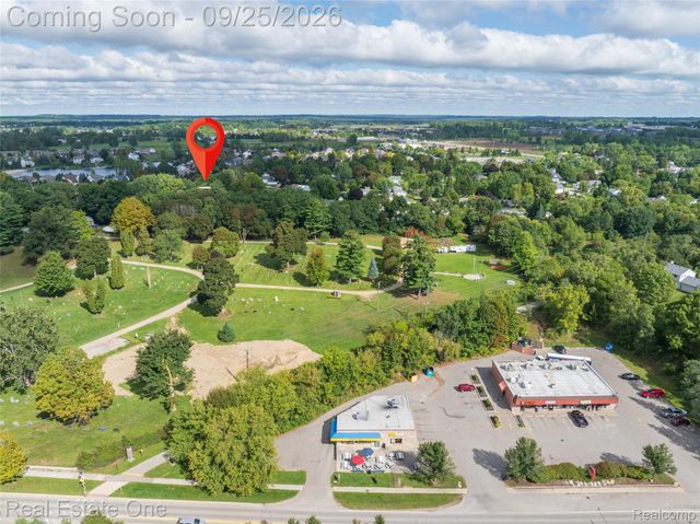 88 Dayton Street, Oxford Village, MI 48371