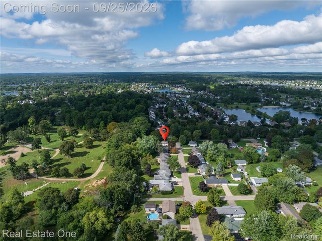 88 Dayton Street, Oxford Village, MI 48371
