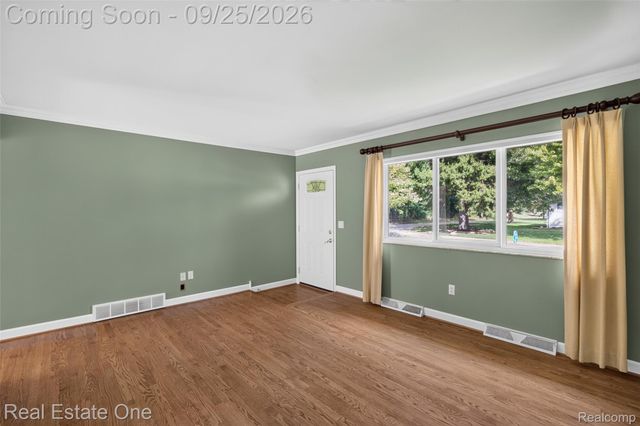 88 Dayton Street, Oxford Village, MI 48371