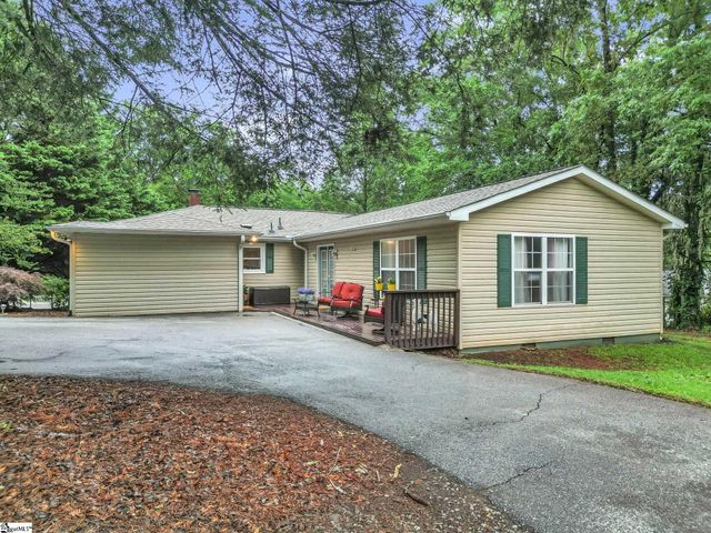 103 Forest Avenue, Landrum, SC 29356