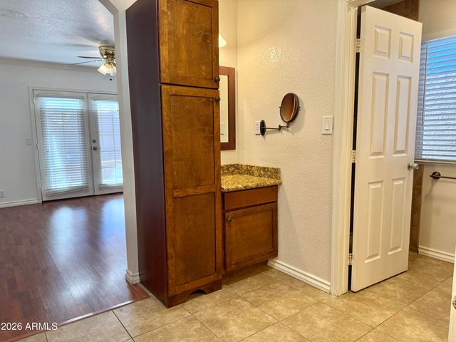 3943 W Whispering Wind Drive, Glendale, AZ 85310