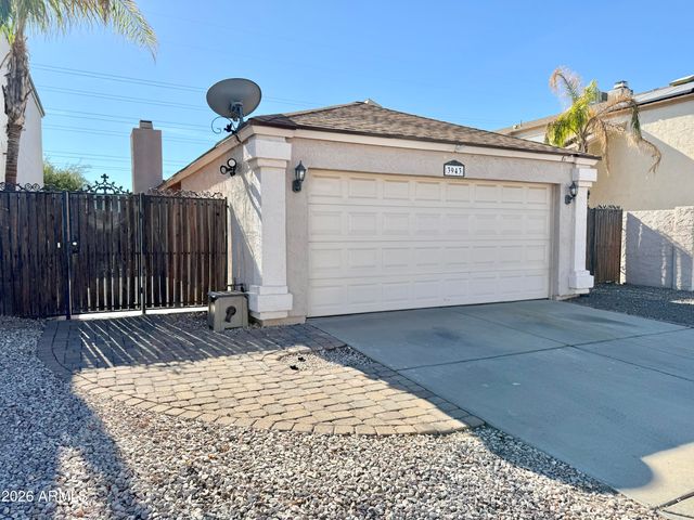 3943 W Whispering Wind Drive, Glendale, AZ 85310