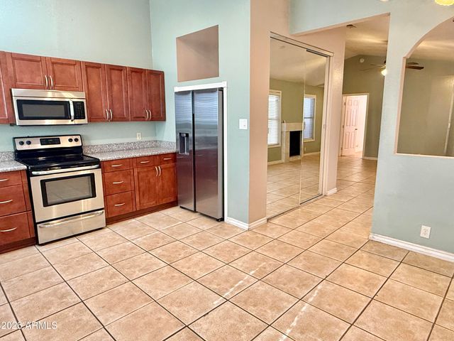 3943 W Whispering Wind Drive, Glendale, AZ 85310