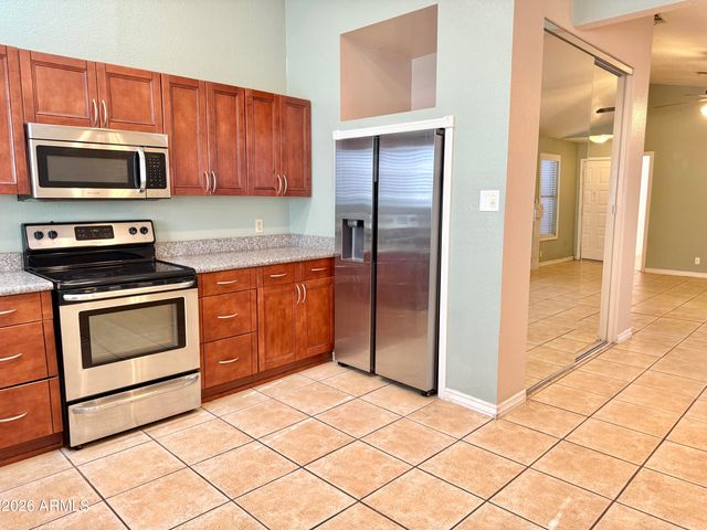 3943 W Whispering Wind Drive, Glendale, AZ 85310