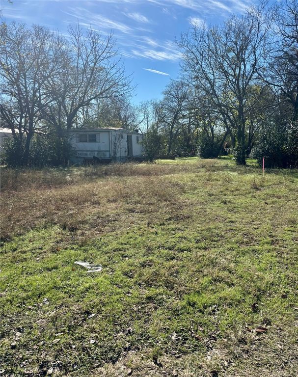 705 W Jefferson Avenue, Whitney, TX 76692