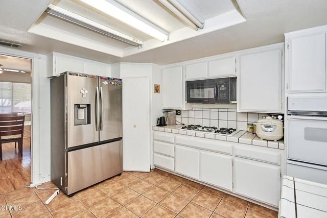 9527 Riggins Road, Phelan, CA 92371