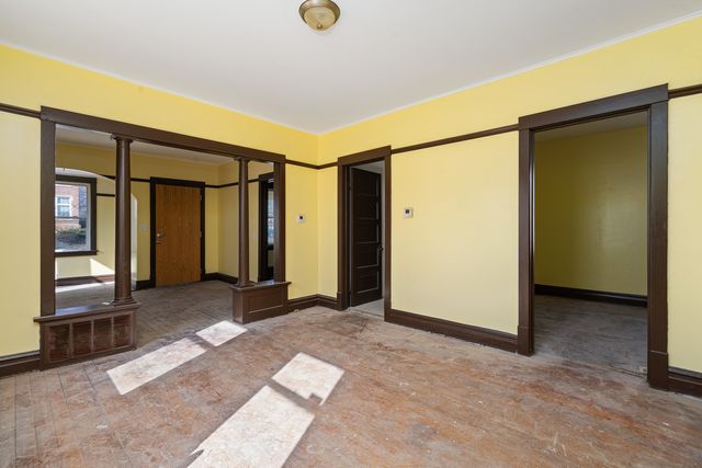 411 N Arlington Heights Road, Arlington Heights, IL 60004