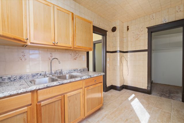 411 N Arlington Heights Road, Arlington Heights, IL 60004