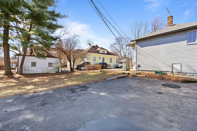 411 N Arlington Heights Road, Arlington Heights, IL 60004