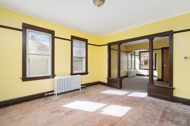 411 N Arlington Heights Road, Arlington Heights, IL 60004
