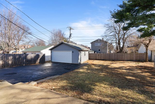 411 N Arlington Heights Road, Arlington Heights, IL 60004